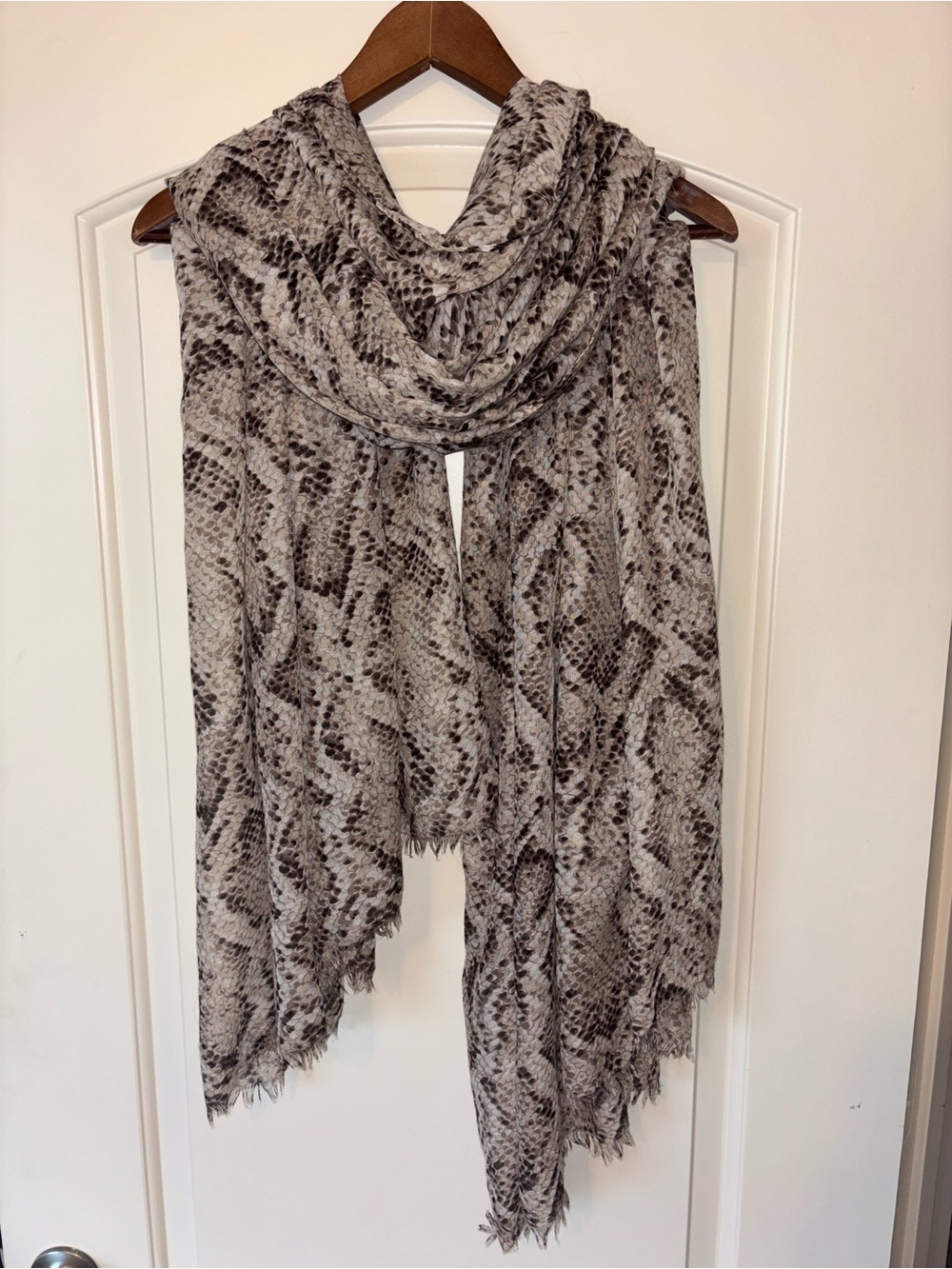 Banana Republic Versatile Snakeskin Print Scarf/Wrap like new